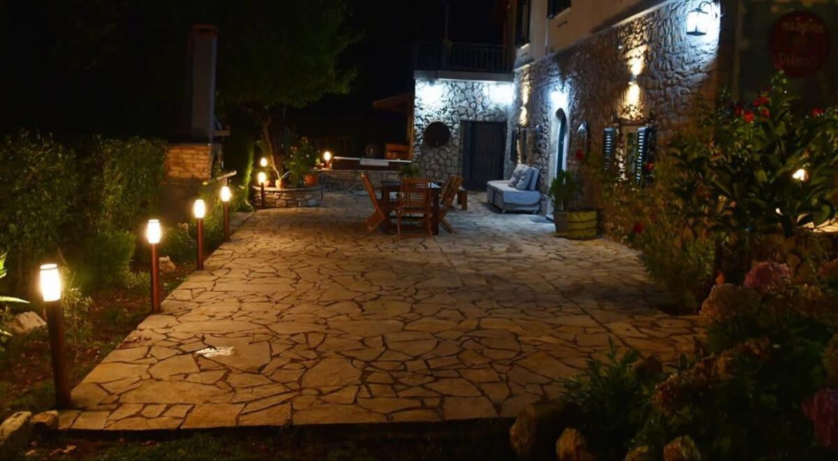 Kalavrita Winter Retreat - Homely Spacious Chalet Άνω Βλασία Екстер'єр фото