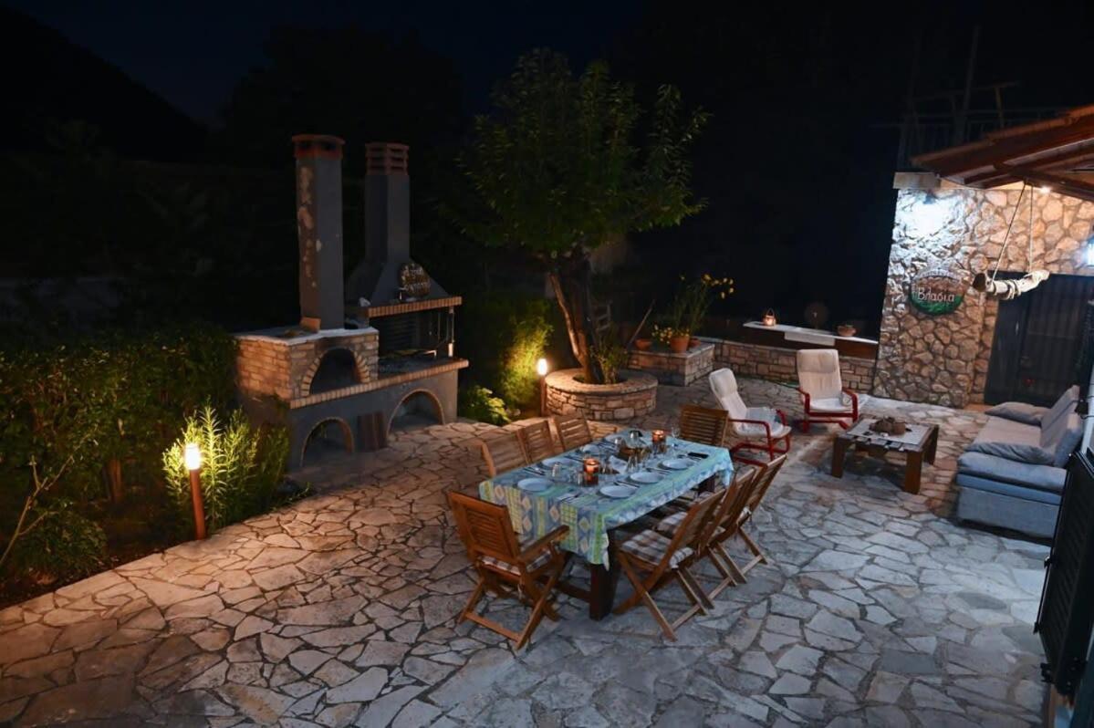 Kalavrita Winter Retreat - Homely Spacious Chalet Άνω Βλασία Екстер'єр фото